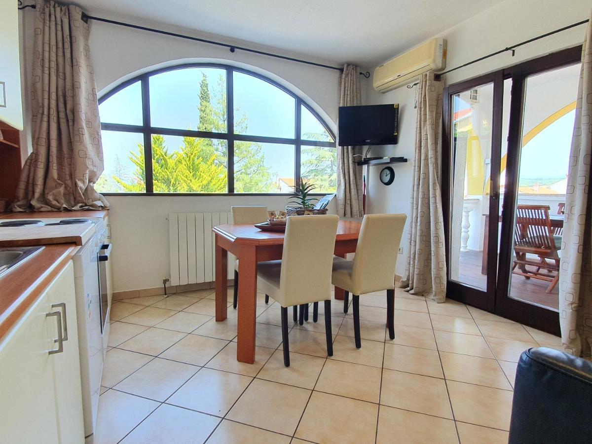 Villa Flora Malinska Habitación foto